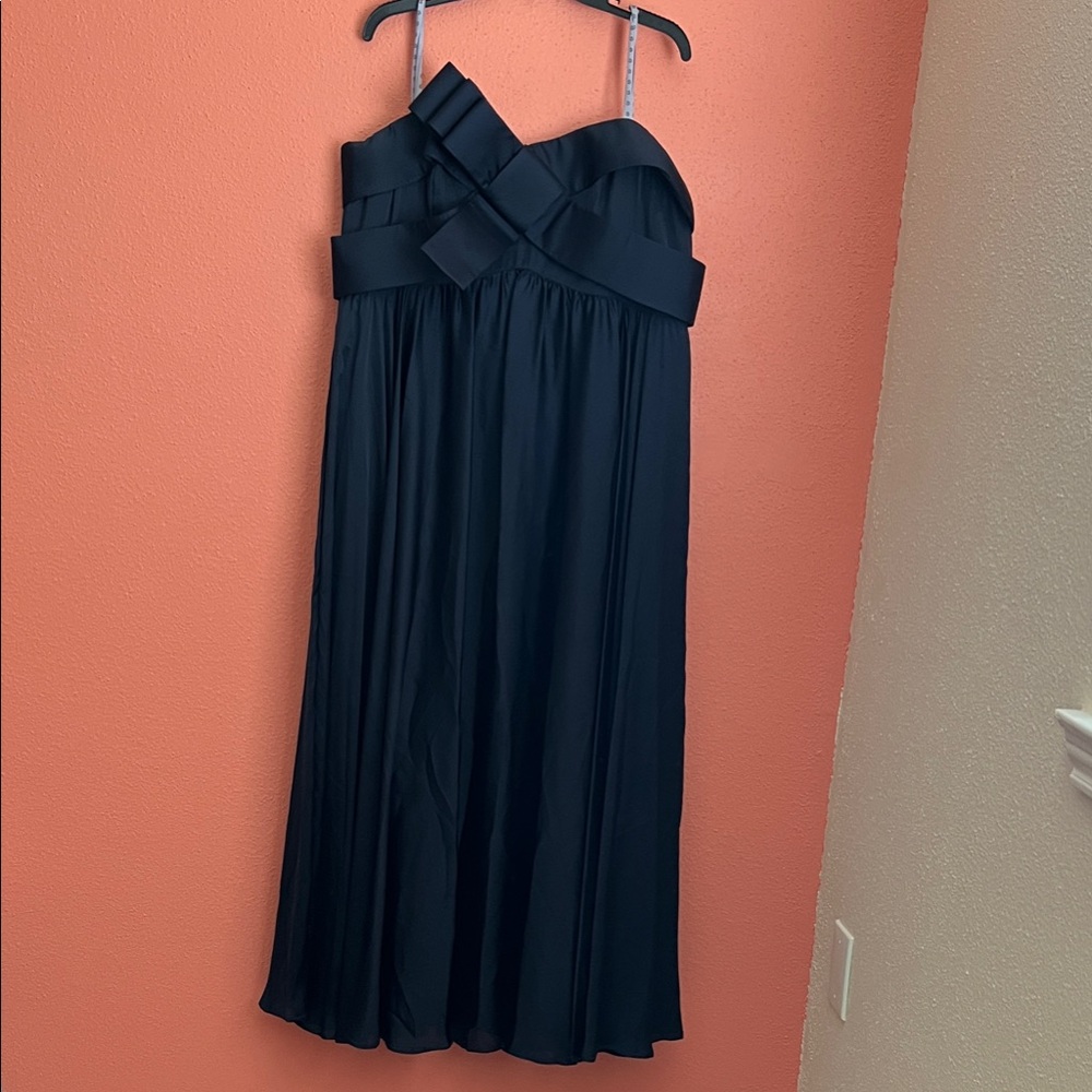 Elegant Navy Blue Strapless Gown
